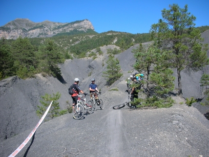 Singltrek v Provence Enduro po otolin